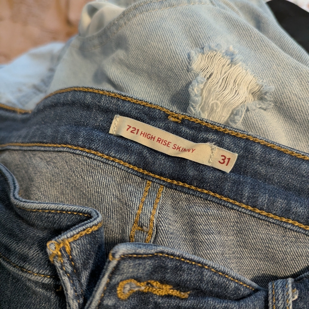 Levi's High Rise Skinny - Picture 3 of 3